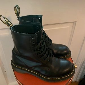 Doc martins (worn once) women’s size 8
